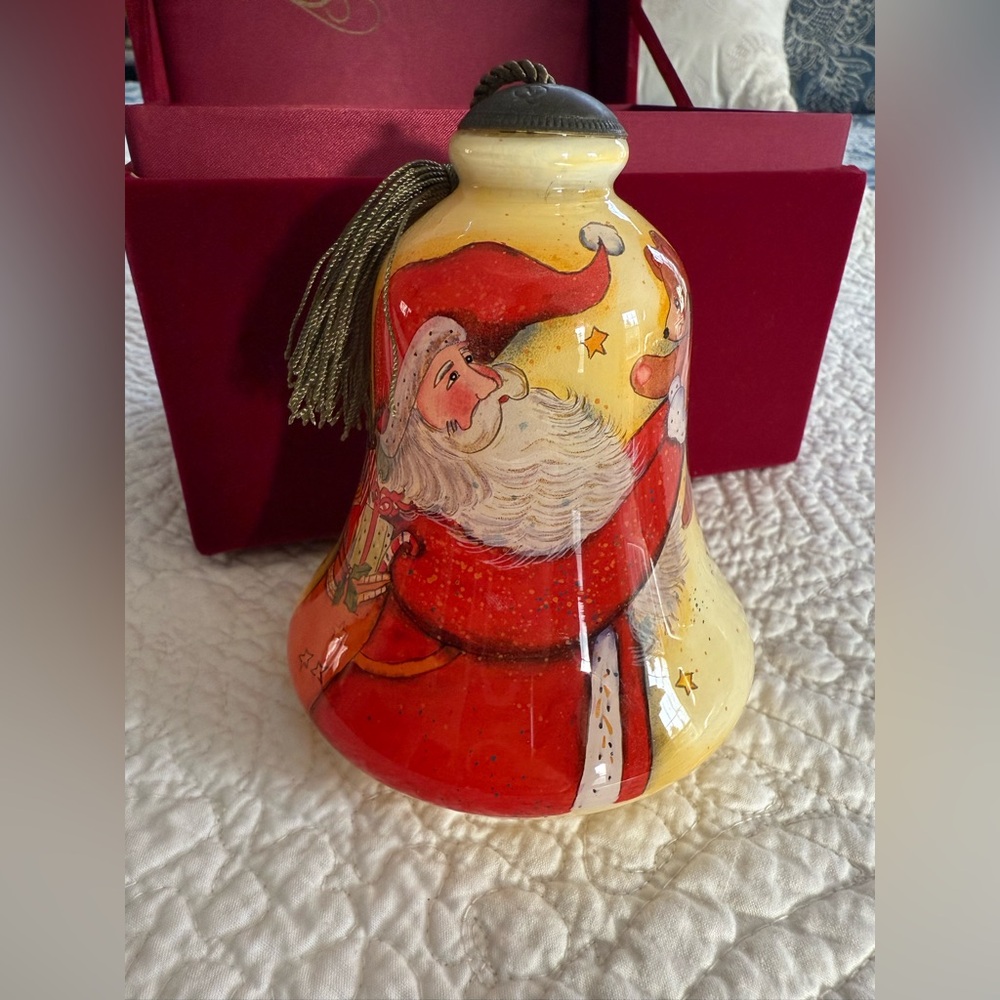 NE' QUA ART ~ MAGICAL SANTA SUSAN  WINGET, ARTIST GlASS CHRISTMAS TREE ORNAMENT